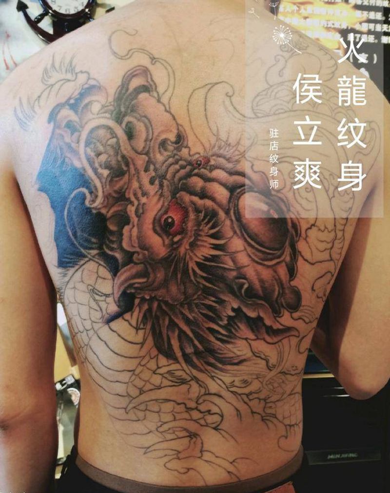 龙纹身图片_背部新传统龙纹身图案