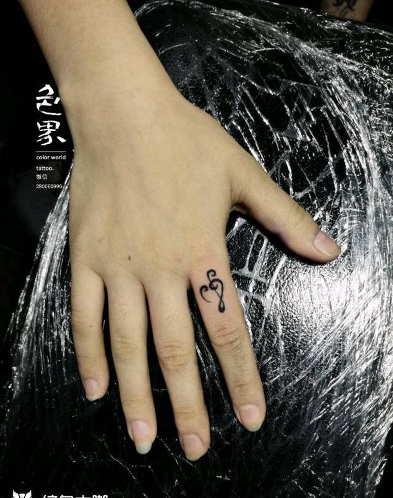 手指小图纹身图片