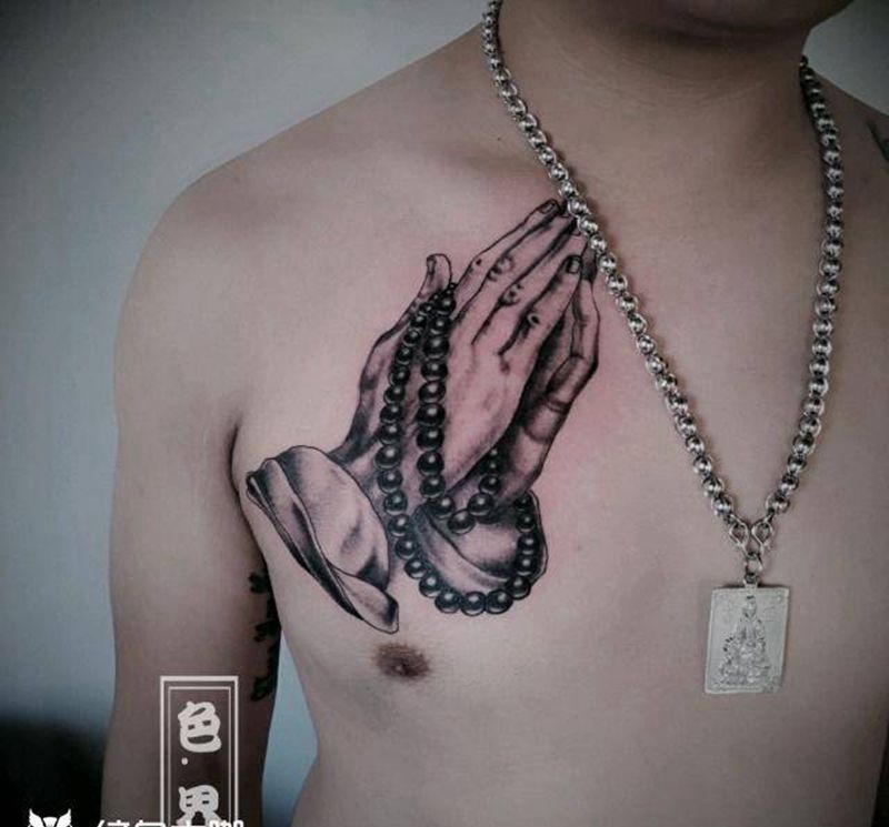 佛手纹身图片_胸部欧美写实纹身图案