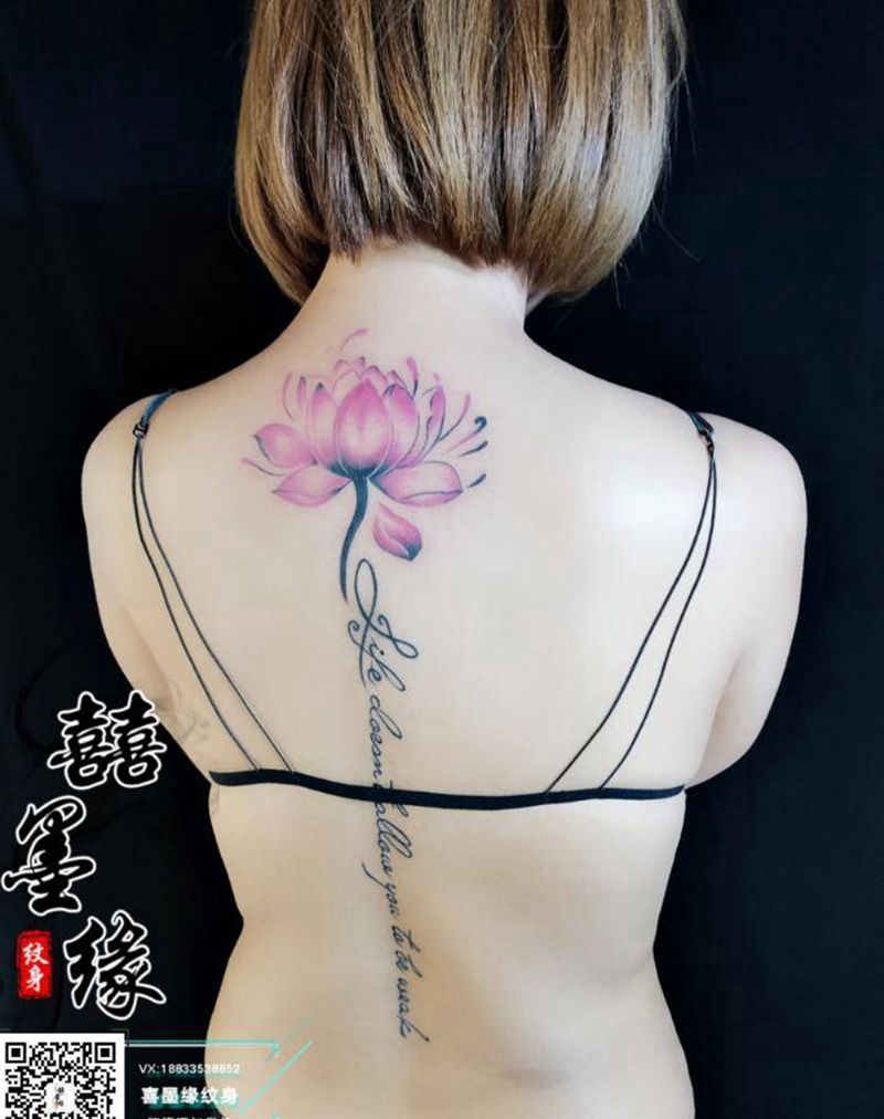 莲花纹身图片_背部纹身图案