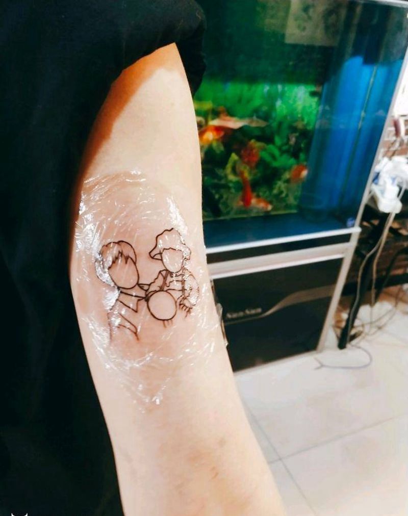 简笔画全家福纹身图片_手臂点刺纹身图案