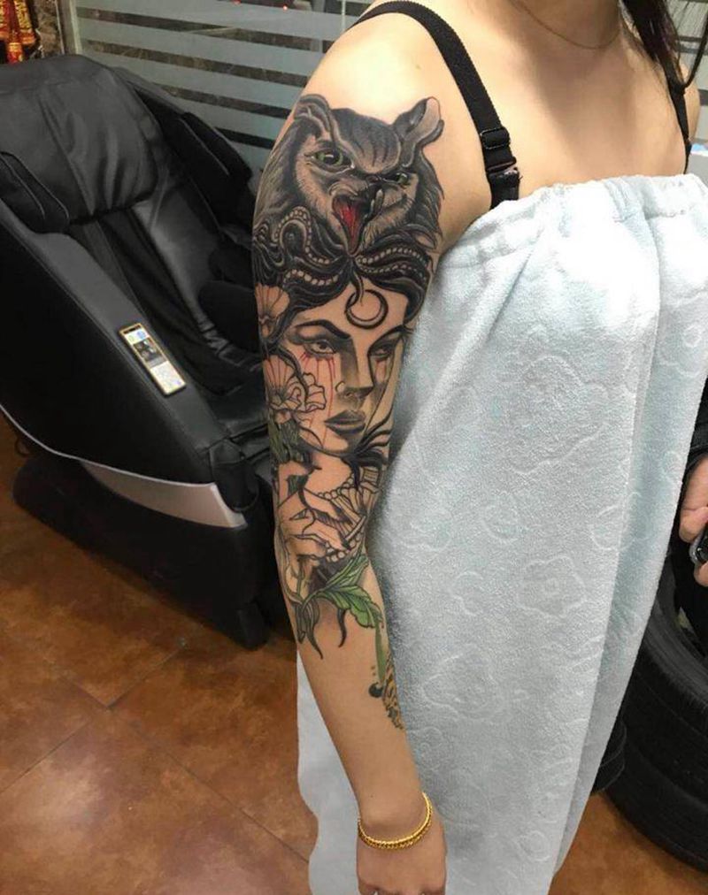 大臂美女纹身图片