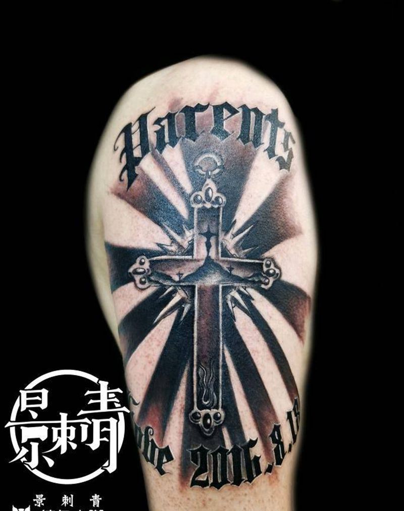 十字架纹身图片_手臂纹身图案