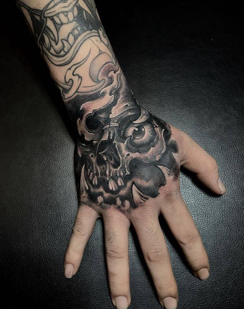 骷髅手背纹身图片
