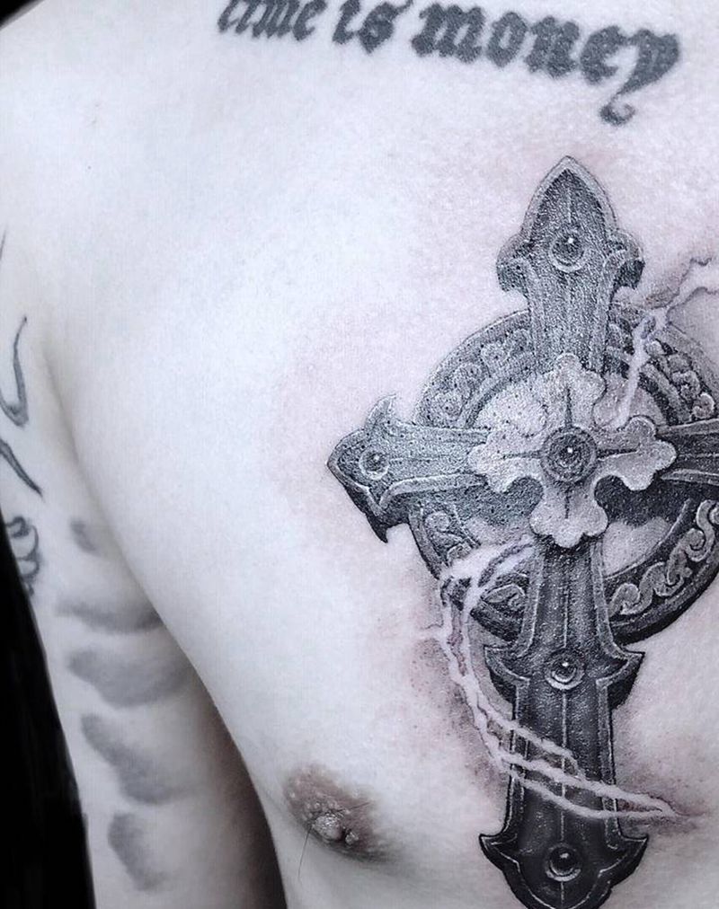 十字架纹身图片_胸部欧美写实纹身图案