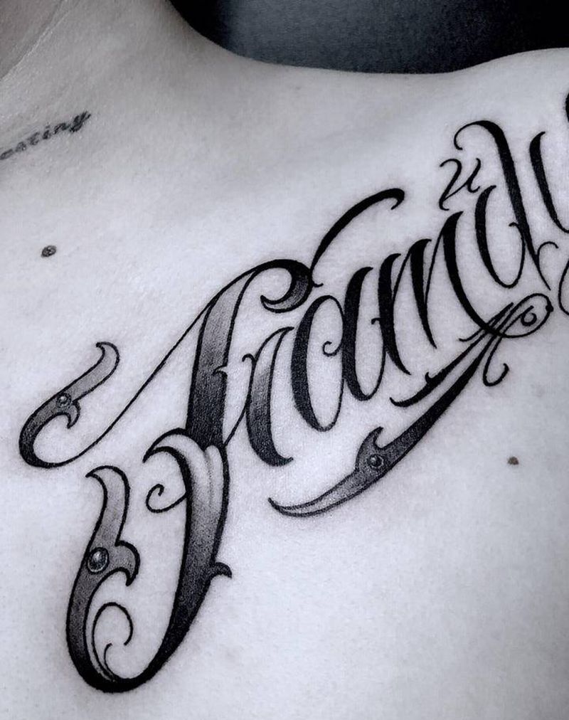 family纹身图片_胸部花体字纹身图案