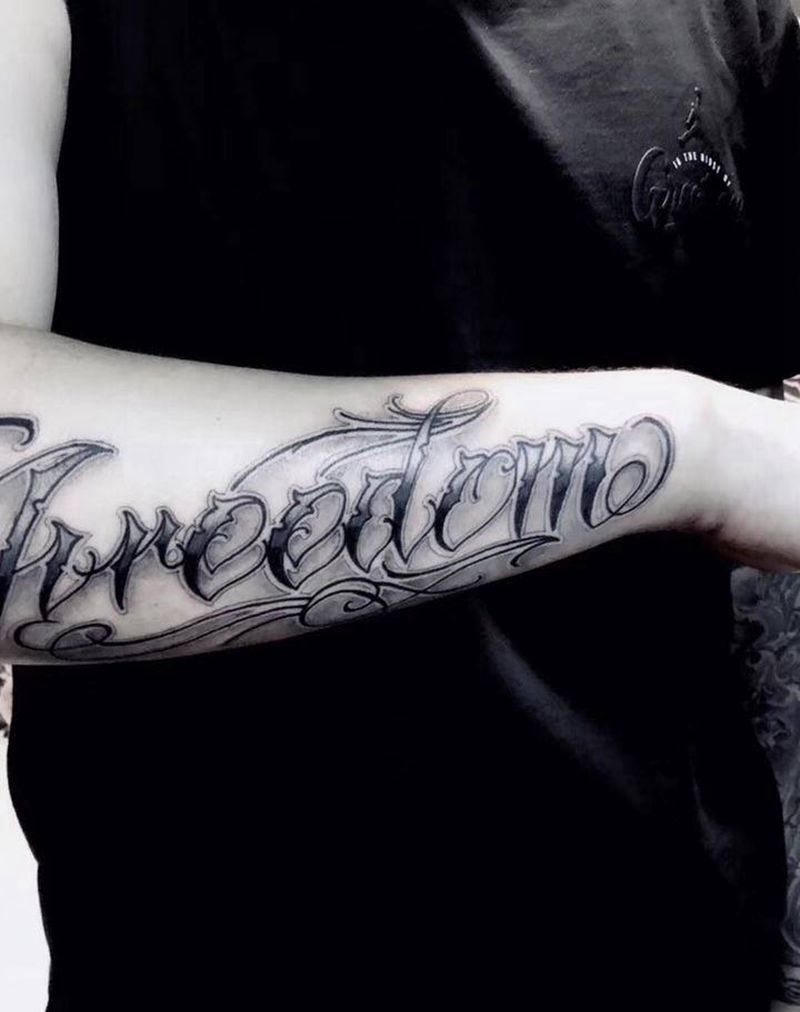 freedom纹身图片_手臂花体字纹身图案