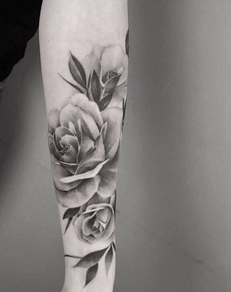 玫瑰纹身图片_手臂欧美写实纹身图案