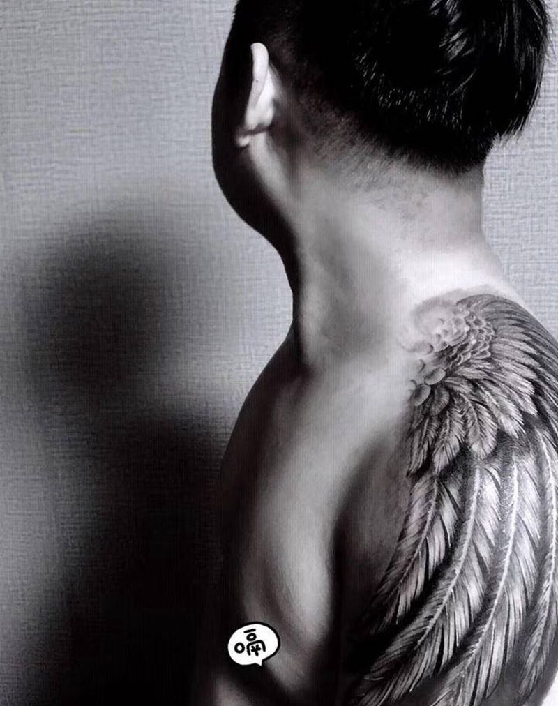 翅膀纹身图片_肩部纹身图案