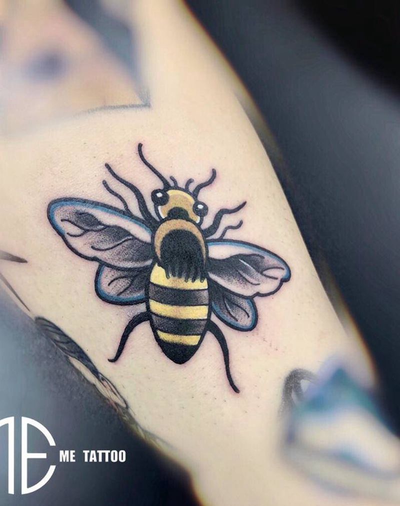 小蜜蜂纹身图片_腿部New School纹身图案