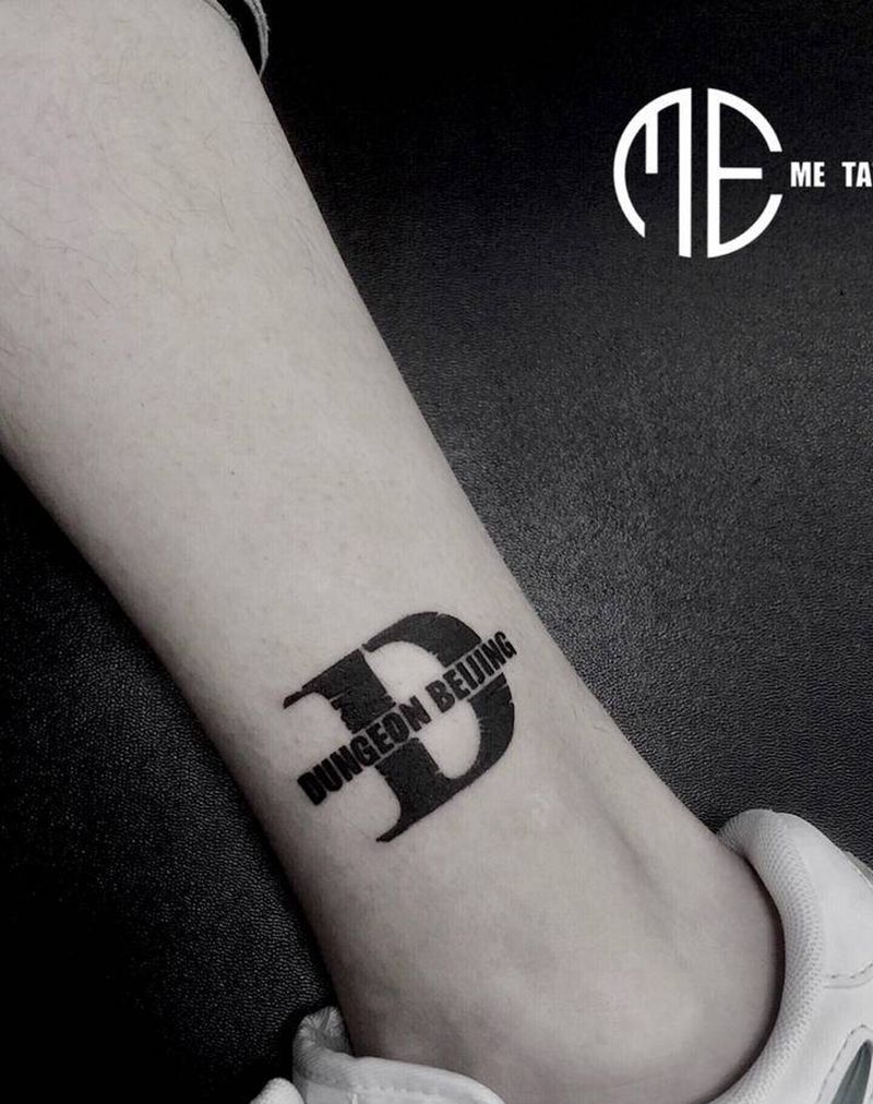 字母纹身图片_腿部纹身图案