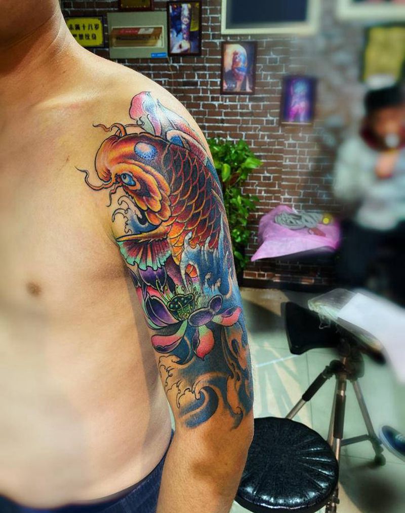 鲤鱼遮盖纹身图片_手臂新传统纹身图案