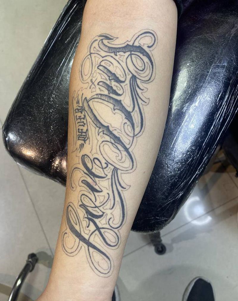 修改奇卡诺英文纹身图片_手臂花体字纹身图案