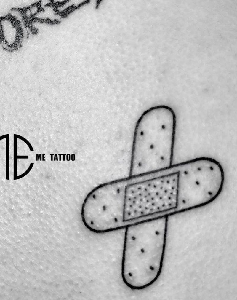 创可贴纹身图片_胸部纹身图案