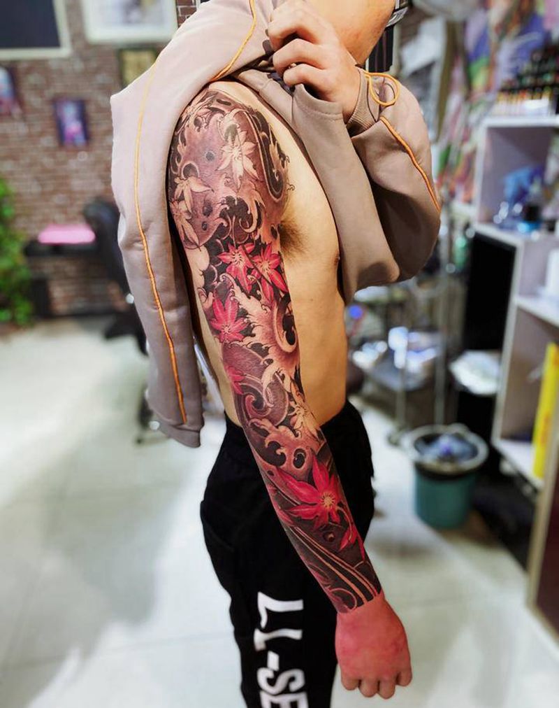 水浪枫叶花臂纹身图片_手臂新传统纹身图案