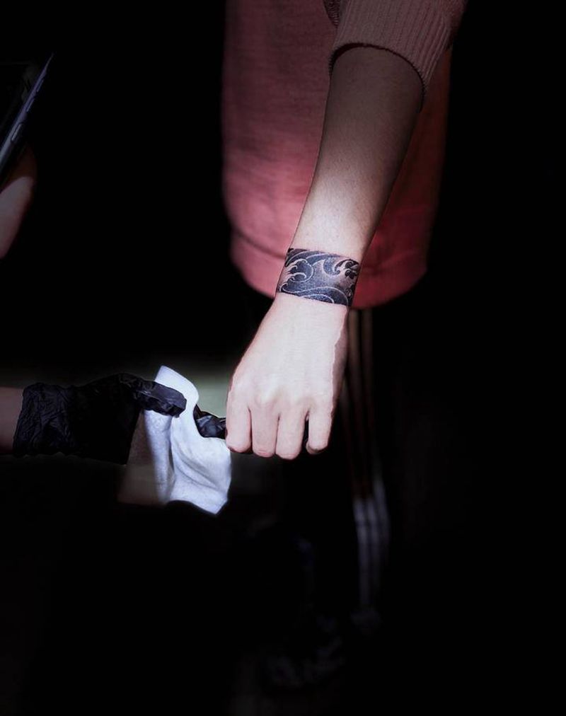 臂环纹身图片_手臂新传统纹身图案