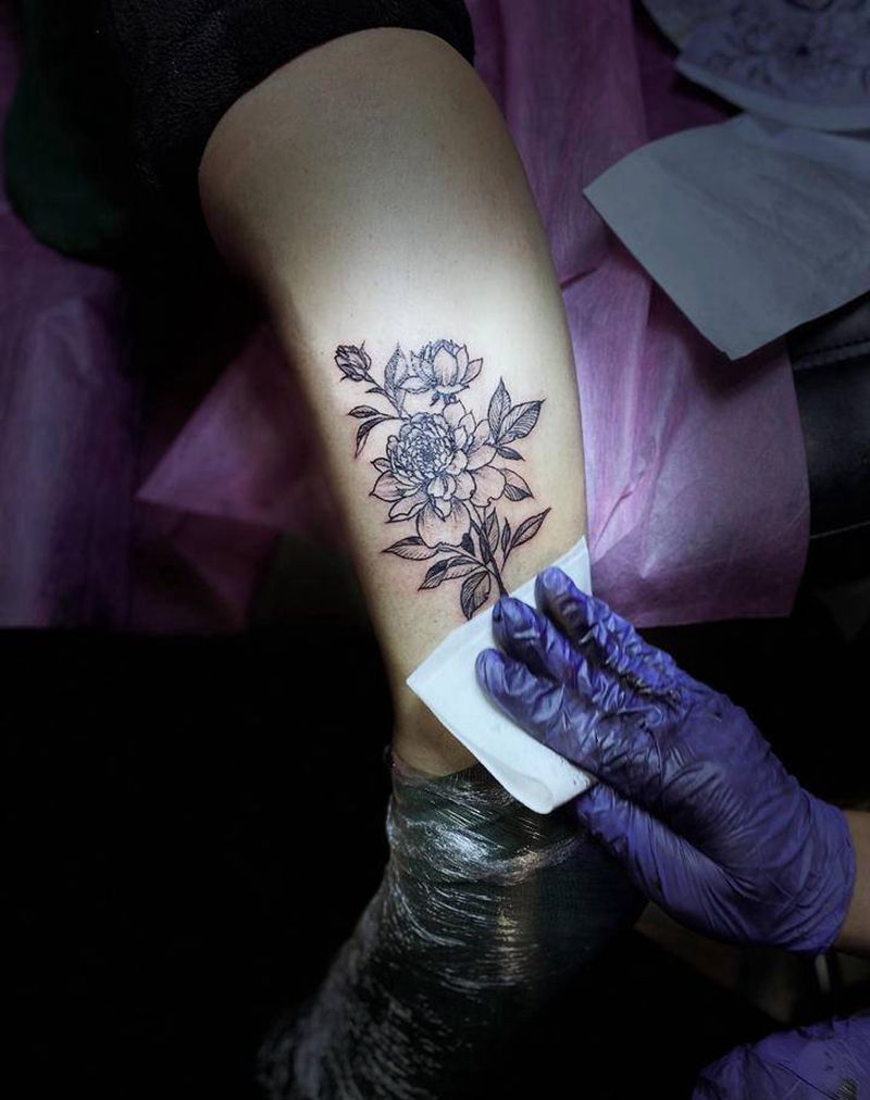 素花纹身图片_腿部点刺新传统纹身图案