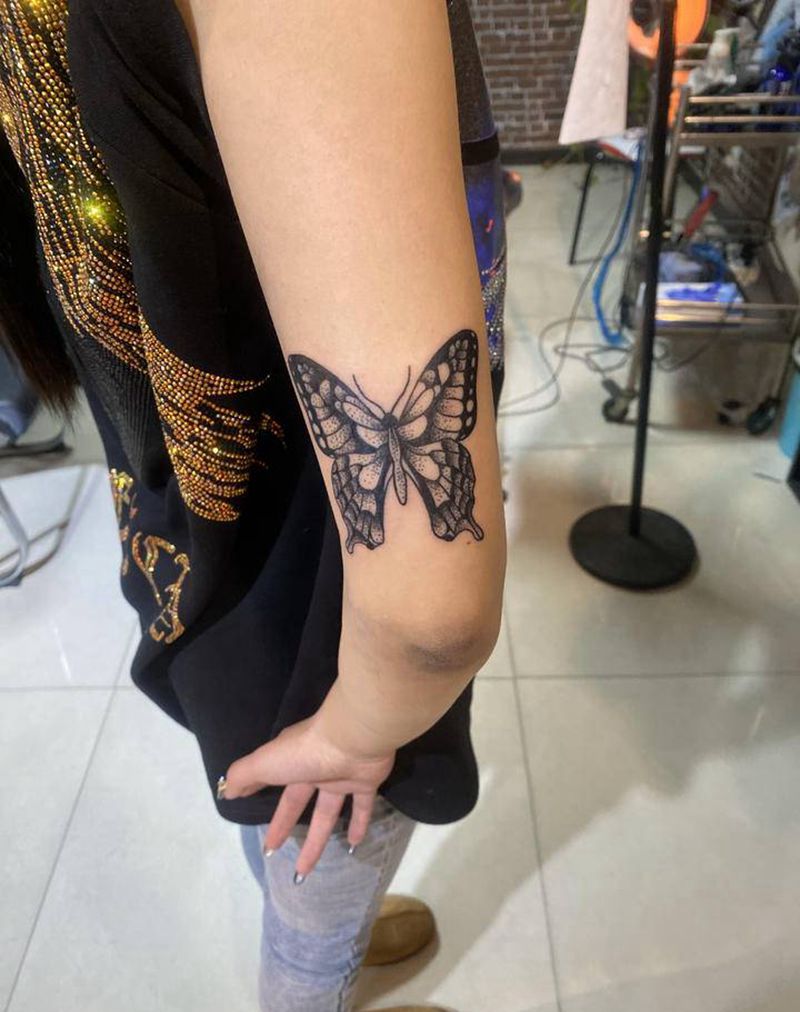 大蛾子纹身图片_手臂New SchoolOld School纹身图案