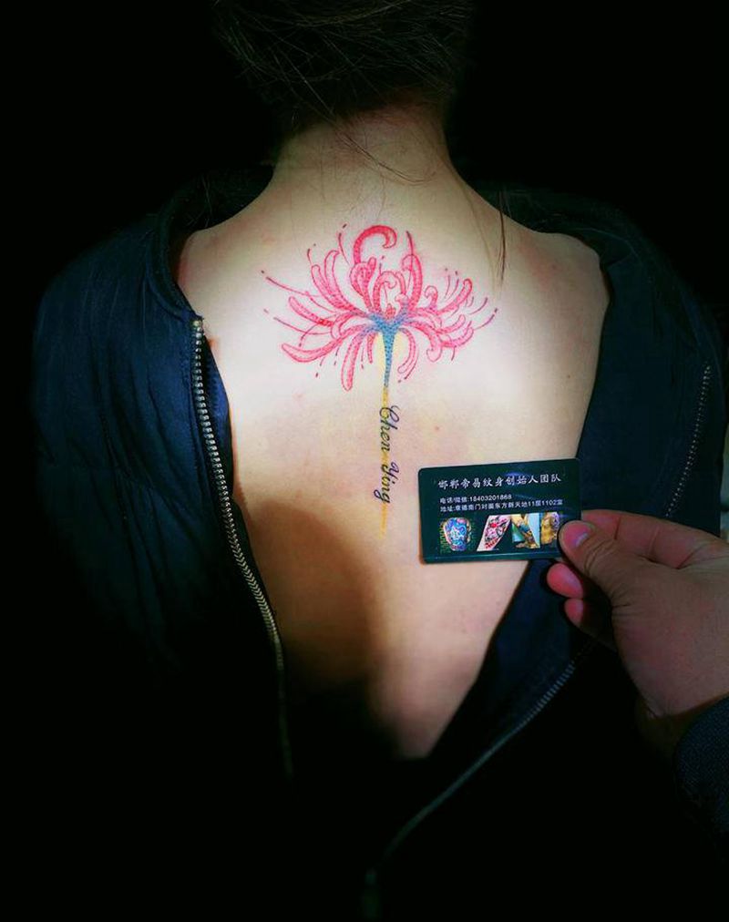 彼岸花纹身图片_背部水彩纹身图案