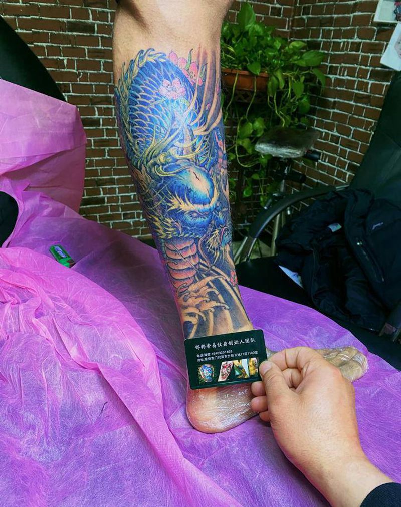 小腿青龙纹身图片_腿部新传统纹身图案