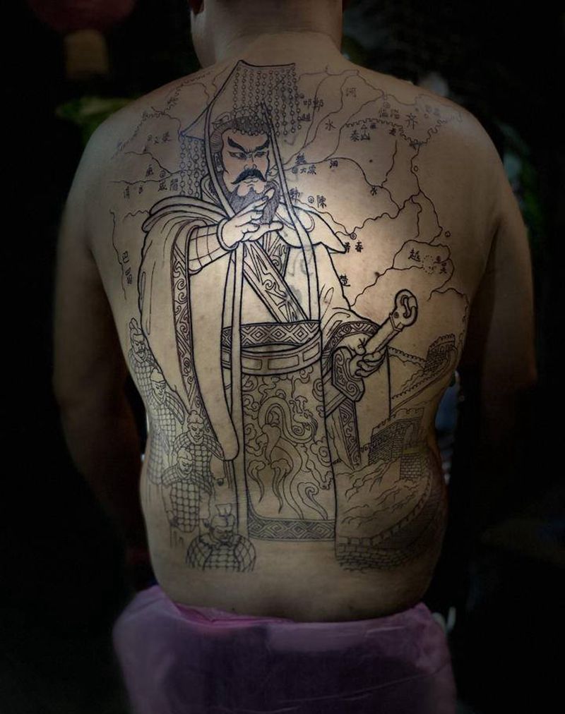 秦始皇线条纹身图片_背部新传统纹身图案