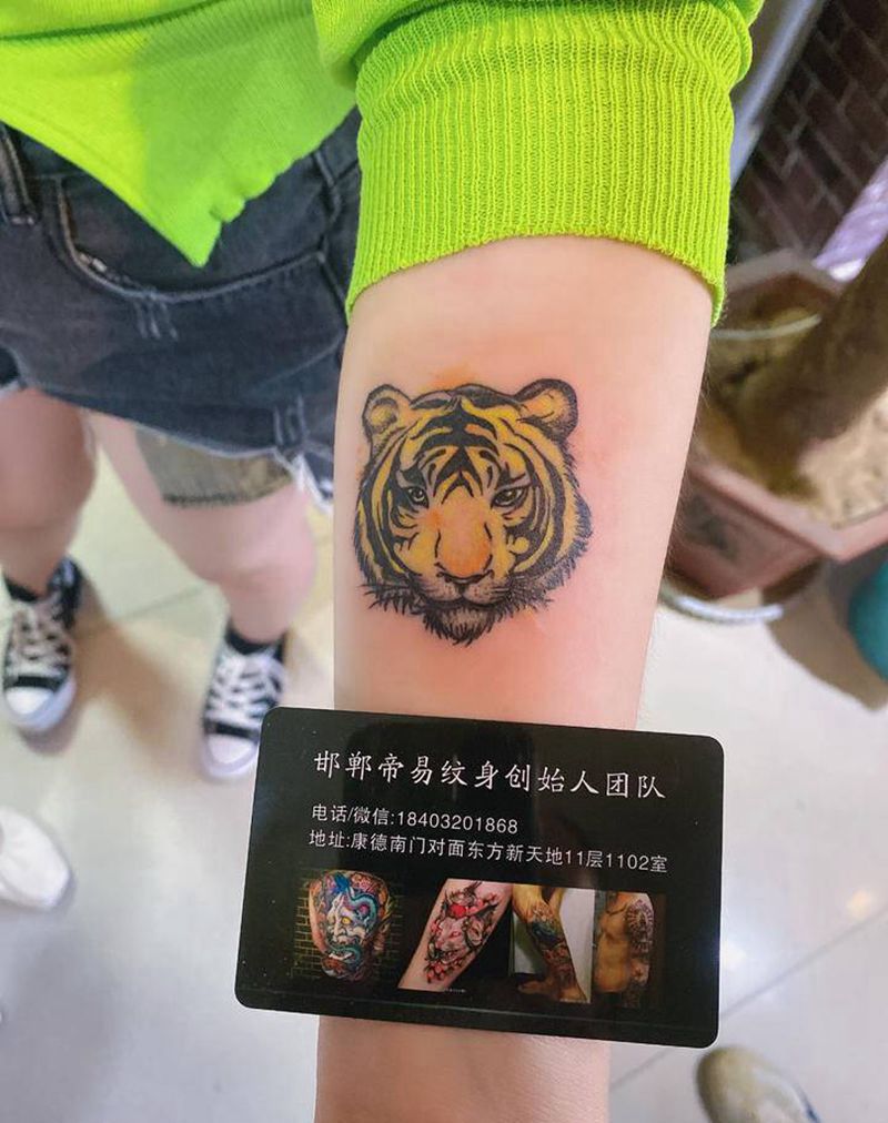 脑斧头纹身图片_手臂新传统水彩纹身图案