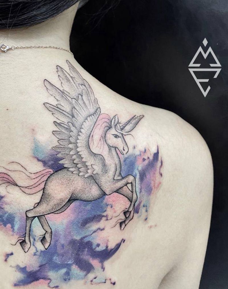 星空独角兽遮盖纹身图片_背部纹身图案