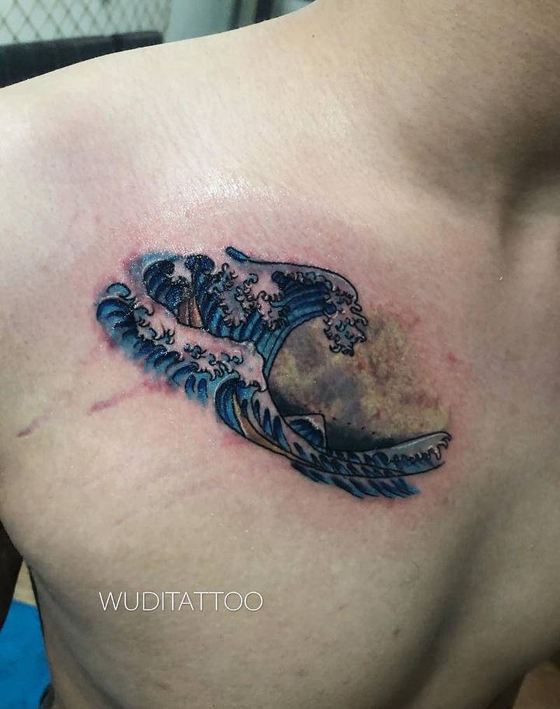 浪花纹身图片_胸部新传统水墨遮盖纹身图案