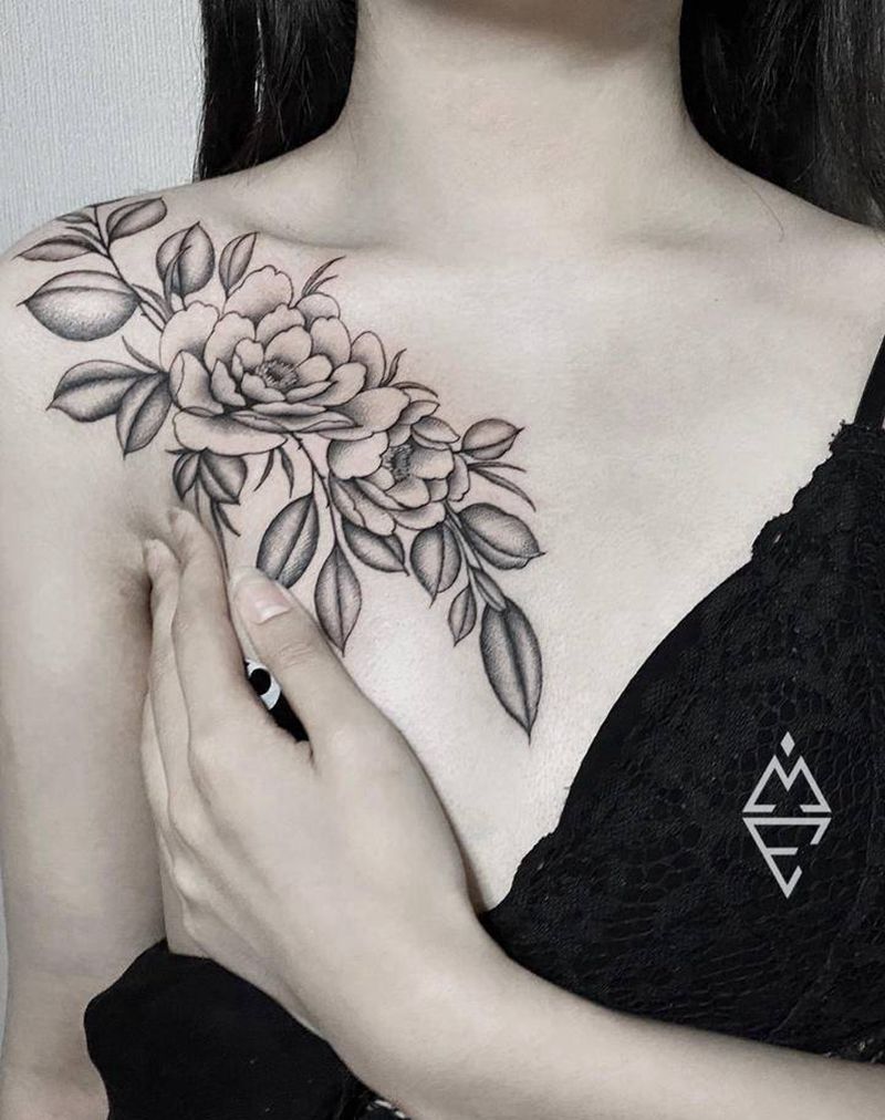 花花纹身图片_胸部纹身图案