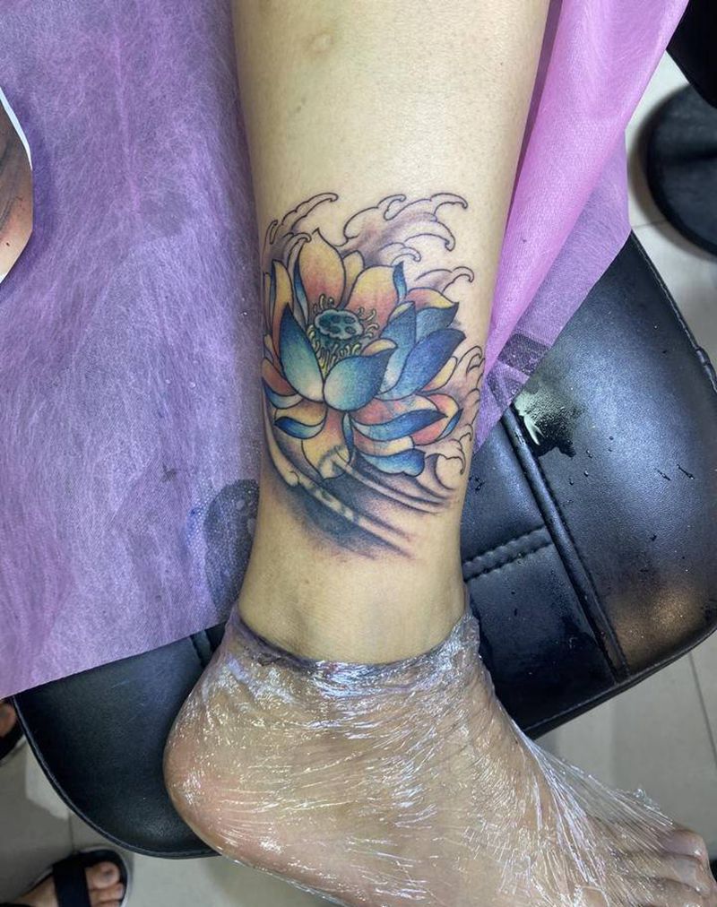 莲花纹身图片_脚部新传统纹身图案