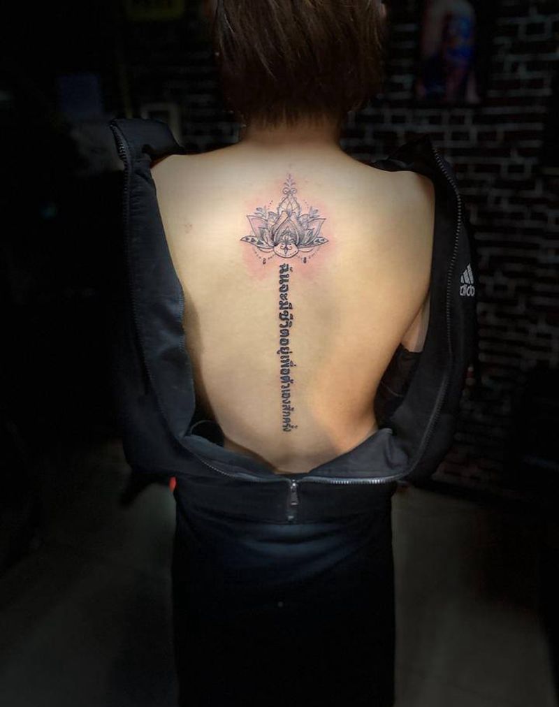 梵花纹身图片_背部点刺纹身图案