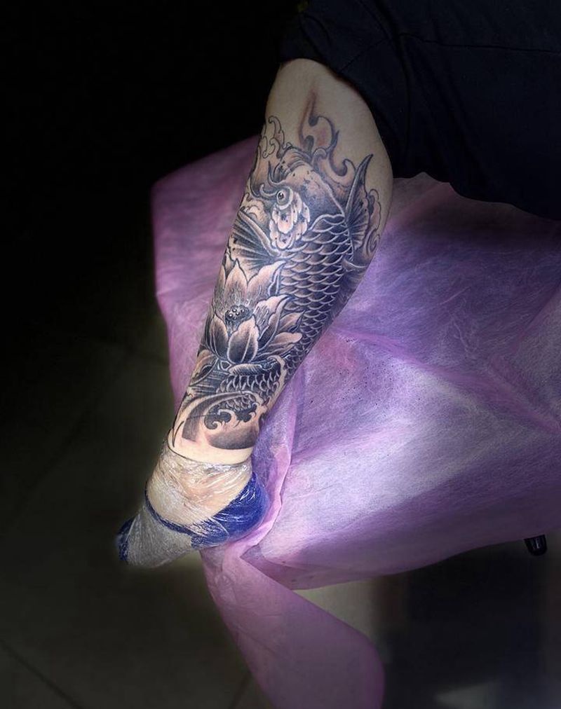 鲤鱼纹身图片_腿部新传统纹身图案