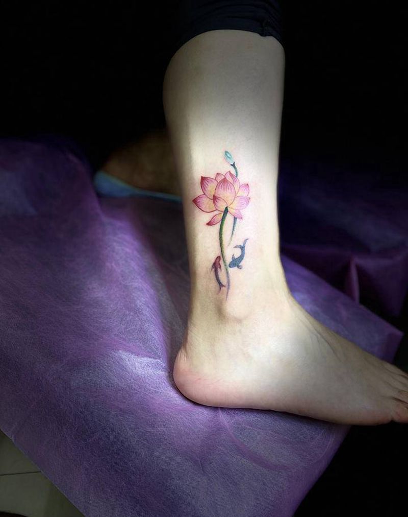 水墨莲花纹身图片_脚部水墨水彩纹身图案