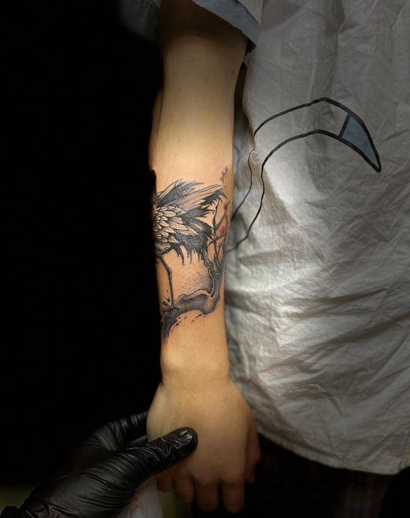 鹤纹身图片_手臂水墨点刺纹身图案