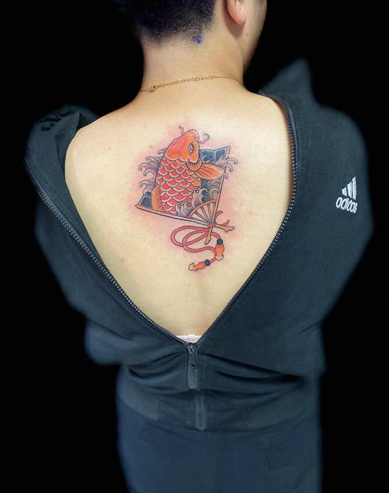 小鱼纹身图片_背部老传统纹身图案