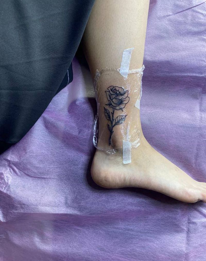 玫瑰纹身图片_脚部点刺纹身图案