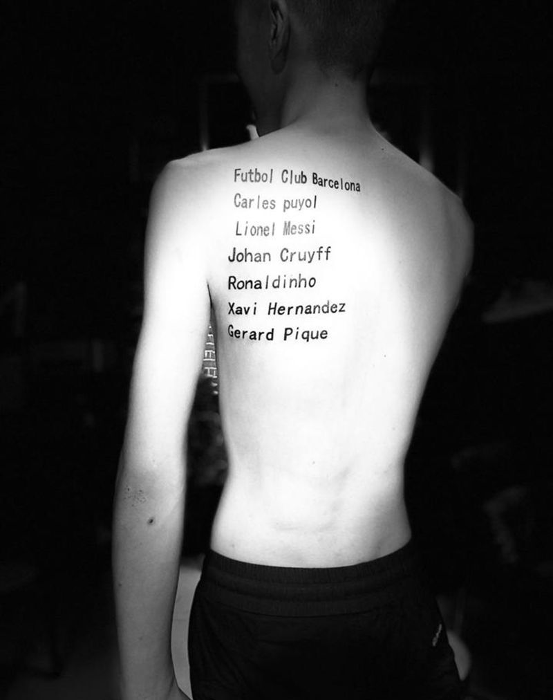 俱乐部纹身图片_肩部花体字纹身图案