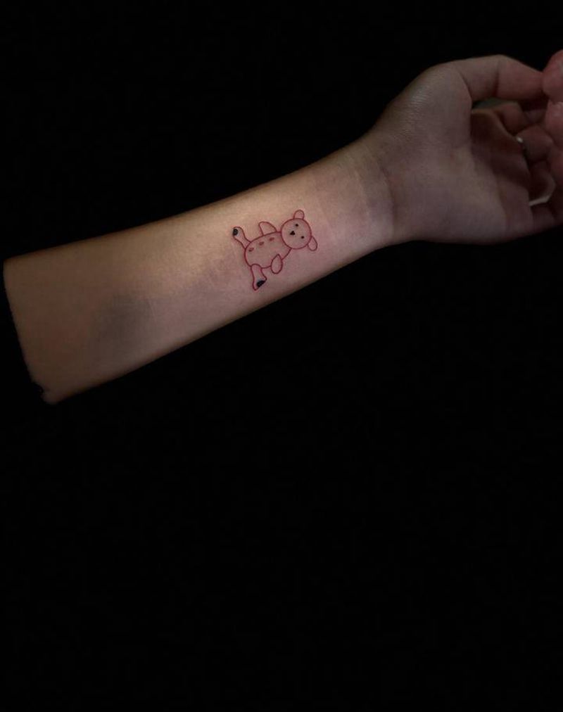 小熊纹身图片_手臂点刺纹身图案