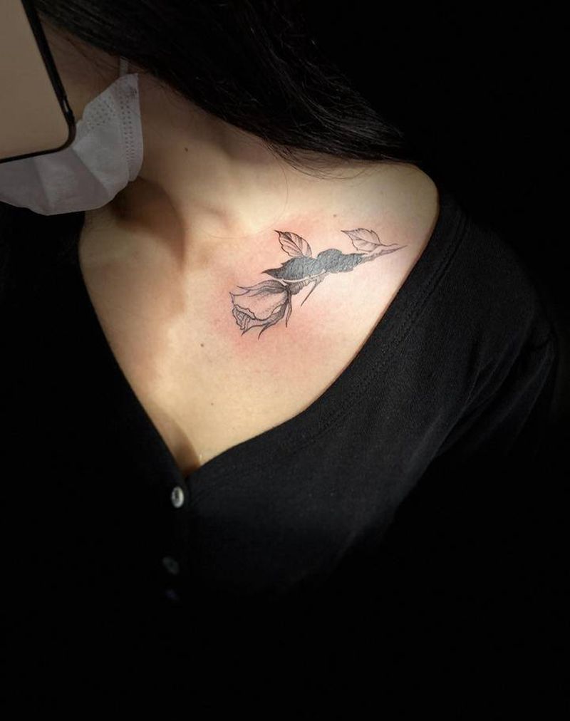 遮盖纹身图片_胸部点刺纹身图案