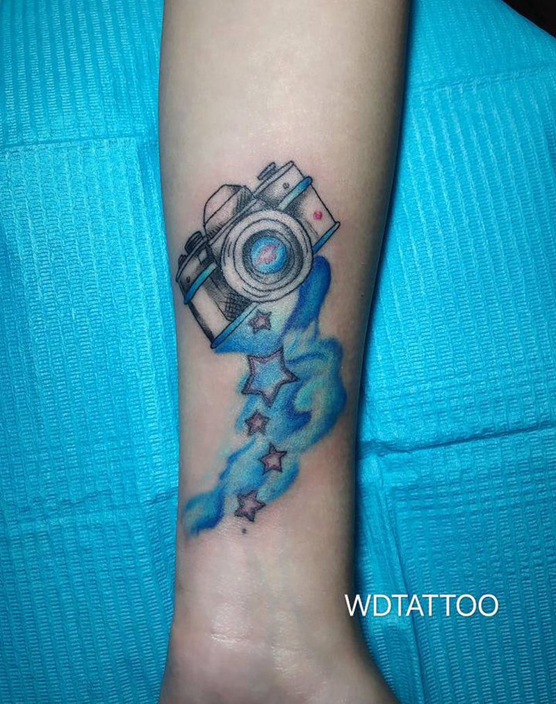 水彩相机纹身图片_手臂手部水彩纹身图案