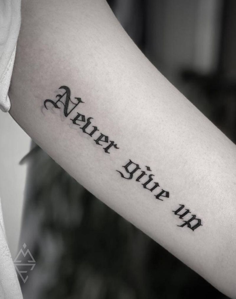字母纹身图片_手臂纹身图案