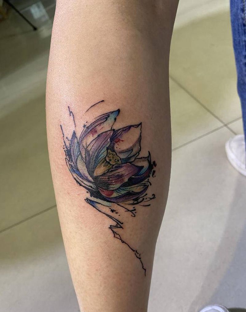 水彩莲花纹身图片_腿部水彩纹身图案