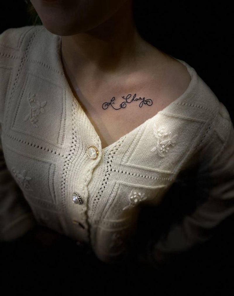 小字母纹身图片_胸部花体字纹身图案