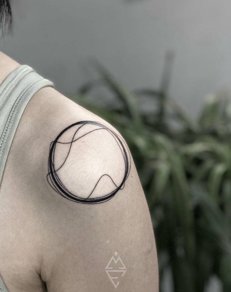 线纹身图片_肩部几何纹身图案