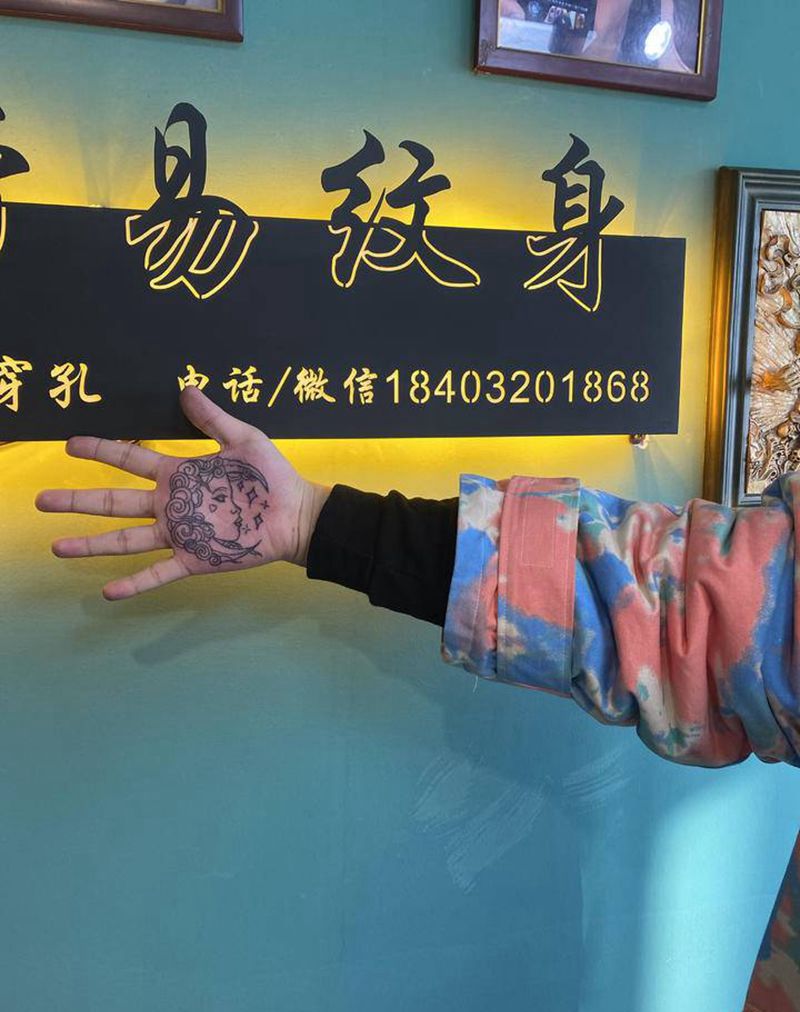 手掌上纹身图片_手部New SchoolOld School纹身图案