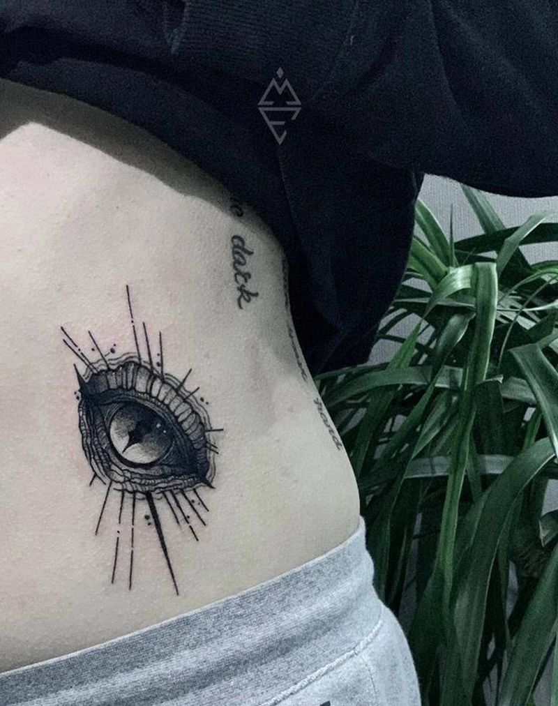 眼睛纹身图片_腹部纹身图案
