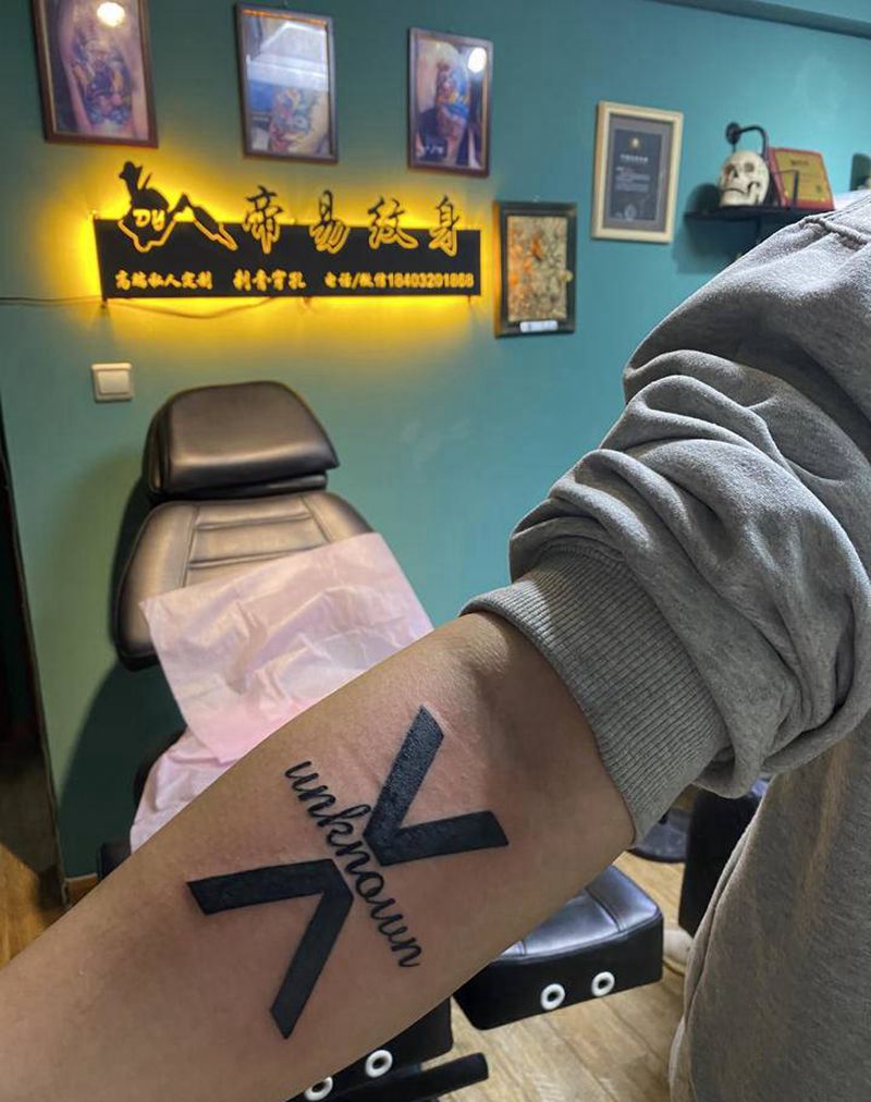 字母纹身图片_手臂花体字纹身图案