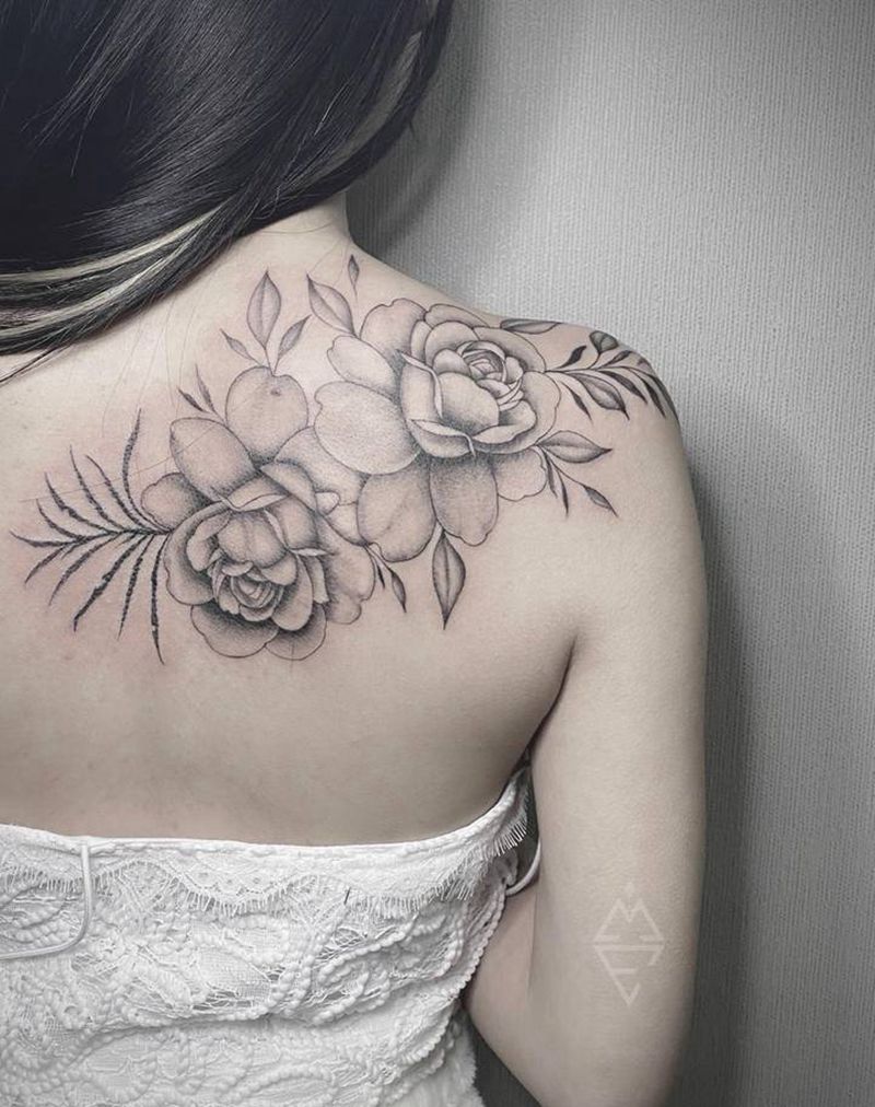 花花纹身图片_背部纹身图案