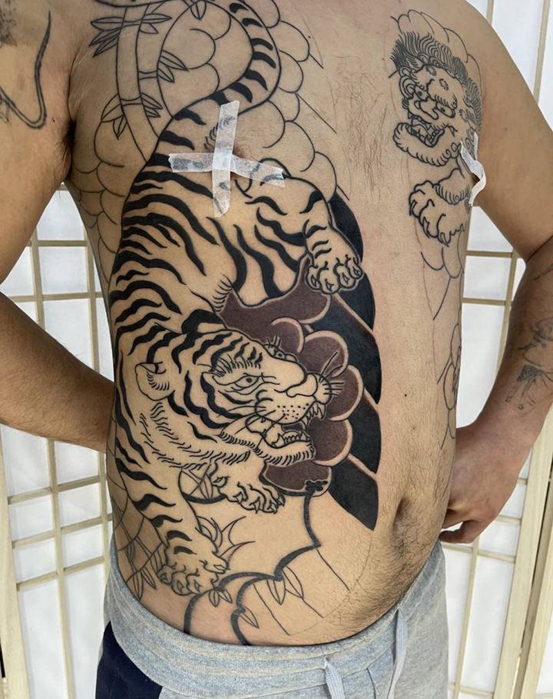 唐诗老虎未完纹身图片_背部胸部老传统纹身图案