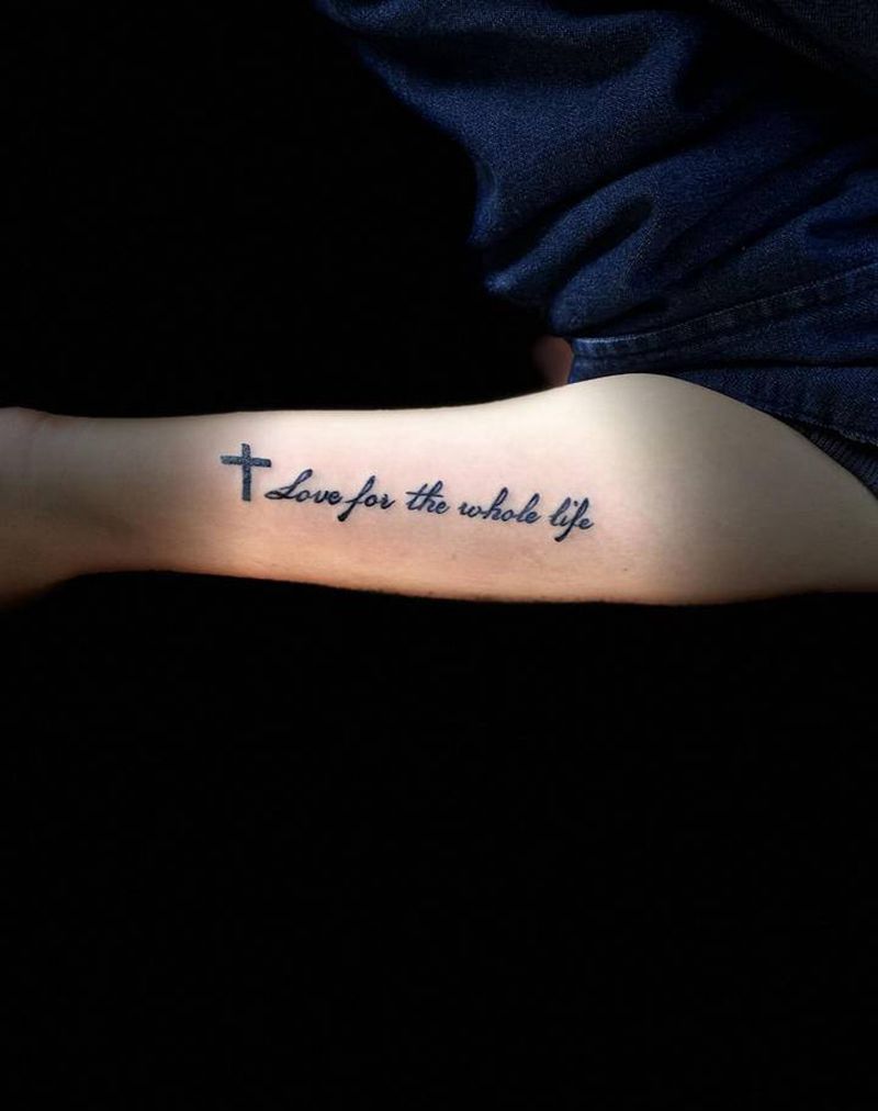 字母纹身图片_手臂花体字纹身图案